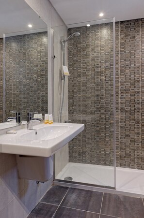 Shower, towels - VESTA  - Luxury apt - 2BR - CFC (XII) (New Cairo City)
