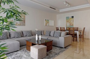 Smart TV - VESTA  - Luxury apt - 2BR - CFC (XII) (New Cairo City)