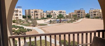 VESTA - Luxury APT - 1BR - Water Side Condos