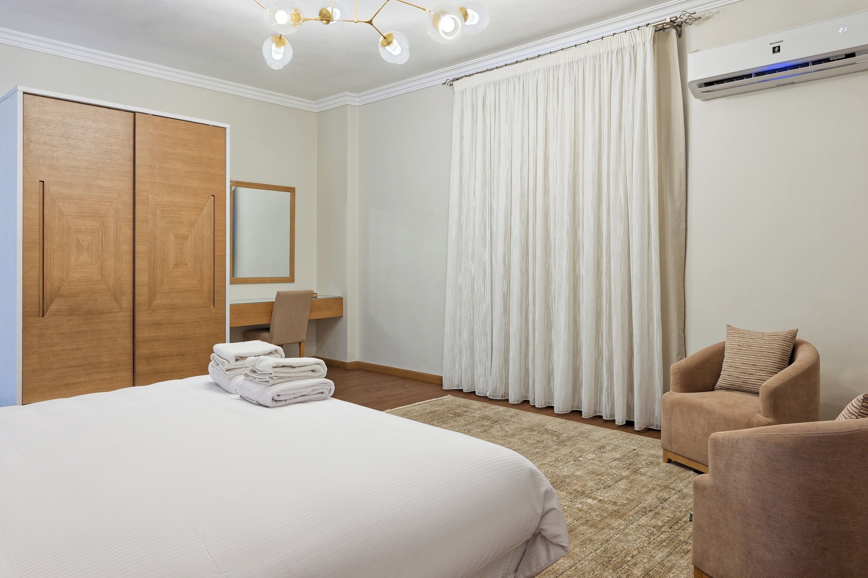 3 bedrooms, iron/ironing board, WiFi (free), bed sheets
