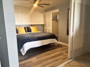 1 bedroom, iron/ironing board, WiFi, bed sheets - Escape to Maili Cove in our fully furnished condo perfect for a family vacation. (Waianae)
