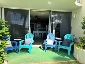 Terrace/patio - Escape to Maili Cove in our fully furnished condo perfect for a family vacation. (Waianae)