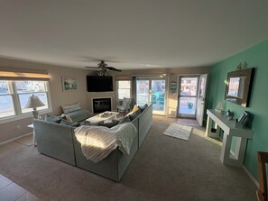 Living area - The perfect place to relax & watch the waves! 3 bed/2 bath. 1 house off beach! (North Wildwood)