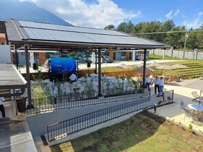 Outdoor dining - 3-bedroom house in perfect Alotenango with fitness room access (Alotenango)