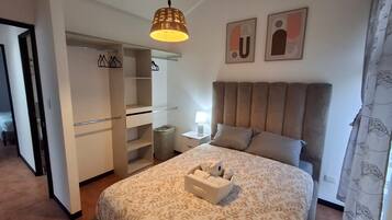 3 bedrooms, iron/ironing board, Internet, bed sheets