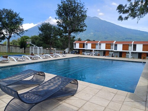 3-bedroom house in perfect Alotenango with fitness room access