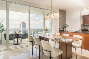 Dining - Beach Club II Tower II ID.5406 (Hallandale Beach)