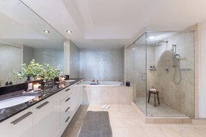 Bathroom - Beach Club II Tower II ID.5406 (Hallandale Beach)