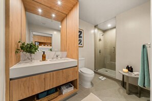 Bathroom - Crosby ID0039 · Unit 2015 (Miami)