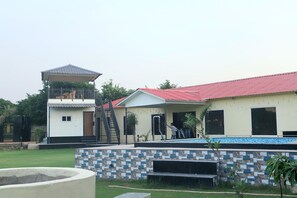 Pool - The Golden Farm (Samudrapur)