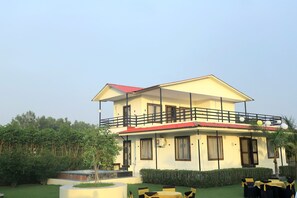 Exterior - The Golden Farm (Samudrapur)