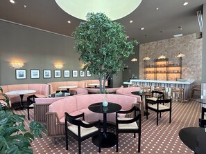 Dining - Crosby ID0040 · Unit 1902 (Miami)