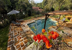 Quarto triplo standard | Piscina