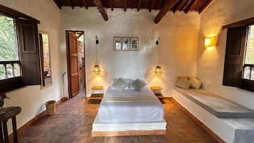 Ropa de cama de alta calidad, minibar y escritorio