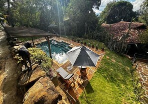 Quarto triplo standard | Piscina