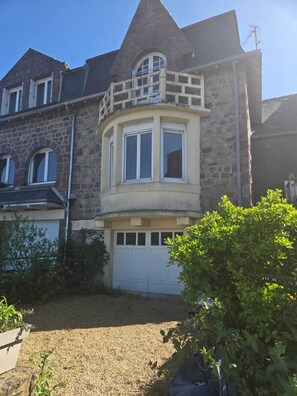 Exterior - Charming house with sea view, on peaceful little port (Ploubazlanec)