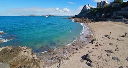 Charming house with sea view, on peaceful little port