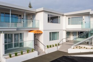 Exterior detail - The Sea Breeze (Timaru)