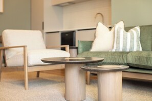 Departamento Deluxe, vista al océano | Caja de seguridad en la habitación y espacio para trabajar con laptop 