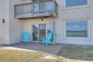 Patio.  - ChaMingo 905, Bayfront, two bedroom, two bath condo with unobstructed views of Aransas Bay! (Rockport)