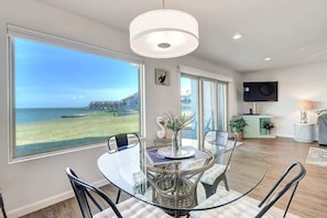 Dining - ChaMingo 905, Bayfront, two bedroom, two bath condo with unobstructed views of Aransas Bay! (Rockport)