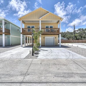 A two-story house with a balcony, a garage, and a driveway. - 107 Seven Palms, Under The Sea (Fulton)