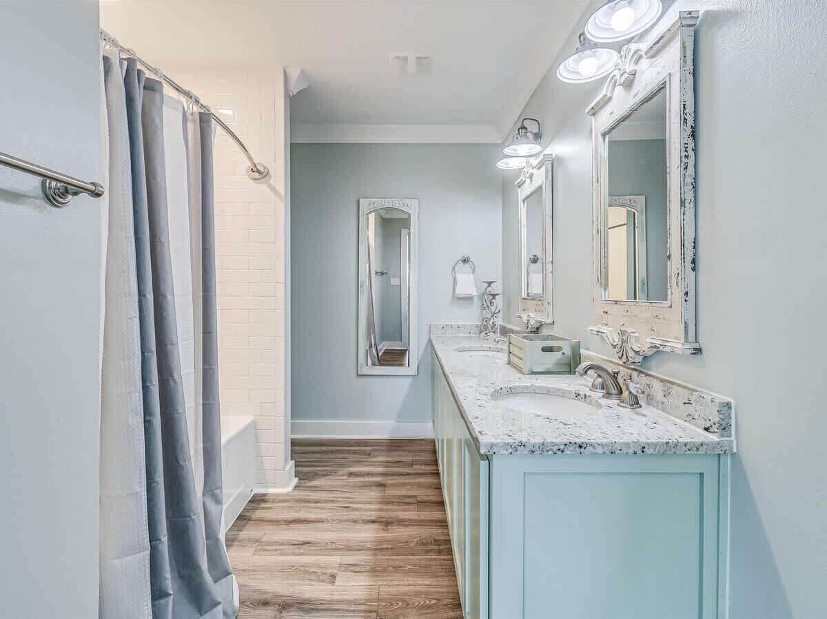 Shower, hair dryer, towels, shampoo