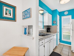 Fridge, microwave, oven, stovetop - Blue Wave Landing #59 (Rockport)