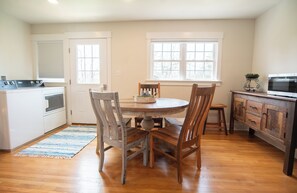 Dining - The Farmhouse: Peaceful 3BR Countryside Escape with Modern Comforts (Wirtz)