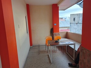 Outdoor dining - Hotel O near Tugu Simpang Lima Aceh form (Banda Aceh)