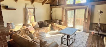 2 min from downtown Ellwood—Rustic+modern home