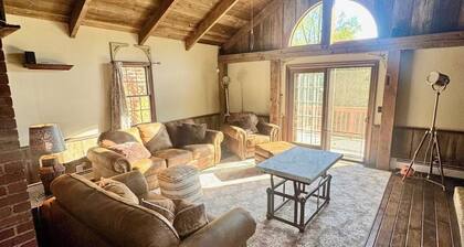 2 min from downtown Ellwood—Rustic+modern home
