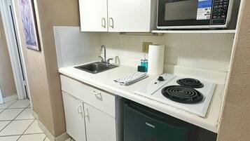 Fridge, microwave, stovetop, coffee/tea maker