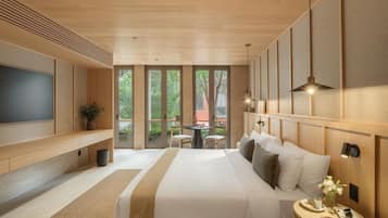 Deluxe Suite, 1 King Bed | In-room safe, desk, laptop workspace, blackout curtains