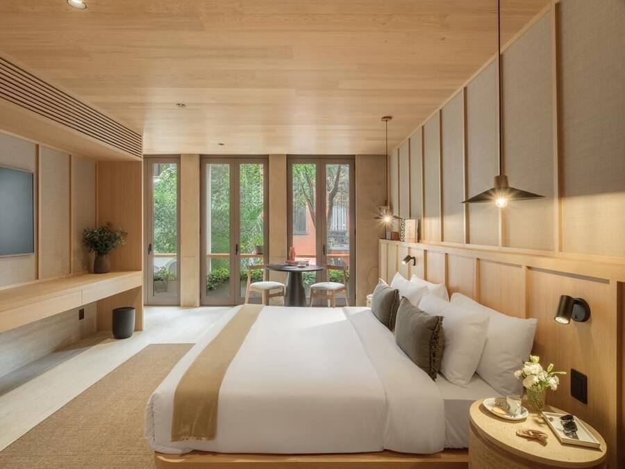 Premium Suite, 1 King Bed | Hypo-allergenic bedding available, minibar, in-room safe, desk