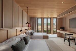 Phòng Suite Premium, 2 giường cỡ queen | Bộ đồ giường kháng dị ứng, minibar, két bảo mật tại phòng, bàn 