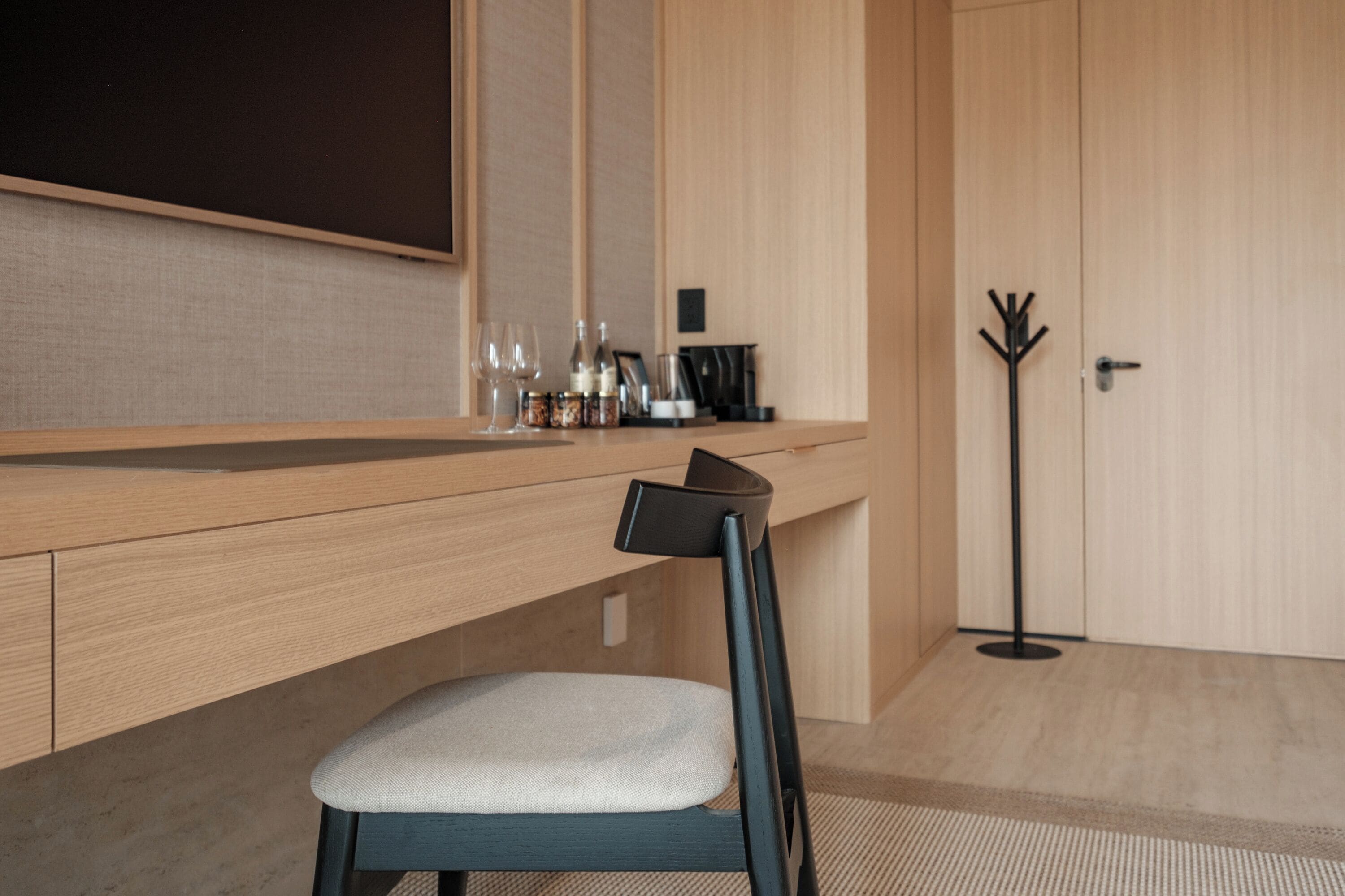 Hypo-allergenic bedding, minibar, in-room safe, desk