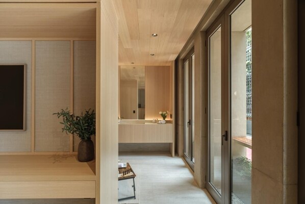 Hypo-allergenic bedding, minibar, in-room safe, desk - SAAVI by ONTO SIGNATURE (Mexico City)
