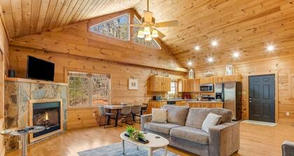 NEW CABIN!-Pet Friendly-Babbling Brook-Private Lake-Grill