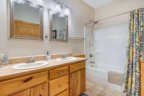 Hair dryer, towels, soap, shampoo - NEW CABIN!-Pet Friendly-Babbling Brook-Private Lake-Grill (Lake Lure)