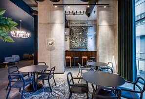 Dining - Mira Seaview Studio - Batumi (Batumi)