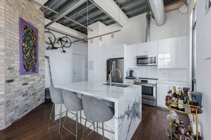 Private kitchen - Private Rooftop Penthouse Loft (Toronto)