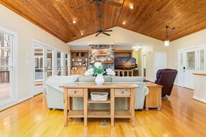 Living area - Lakefront, Dock, Kayaks, Games, Firepit, Fireplace (Littleton)