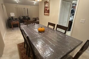 Dining - 3-bedroom house in terrific Sarasota with Heated pool ,close to Airport beaches (Sarasota)