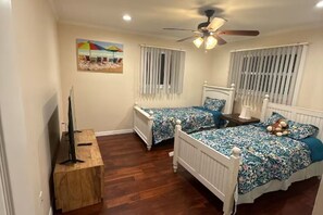 Room - 3-bedroom house in terrific Sarasota with Heated pool ,close to Airport beaches (Sarasota)