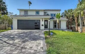 Exterior - 3-bedroom house in terrific Sarasota with Heated pool ,close to Airport beaches (Sarasota)