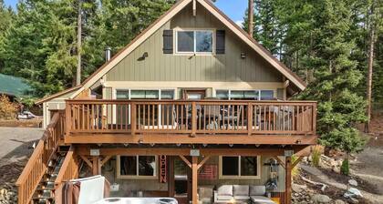 Spacious 4-bedroom house in tranquil Ronald with hot tub and game room