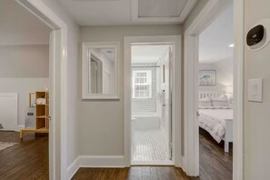 2 chambres, fer et planche à repasser, Wi-Fi, draps fournis