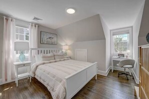 2 bedrooms, iron/ironing board, WiFi, bed sheets - Downtown Oasis Second-Floor Condo (Princeton)