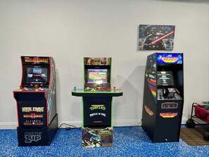 Games room - Private Luxury Retreat with Pool, Hot Tub, Beach (Little River)
